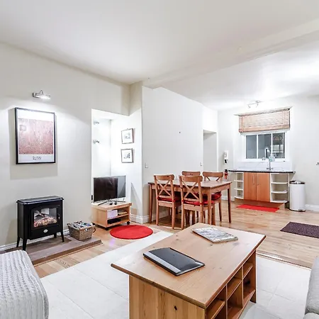 Sharrow View 펜션 워터밀록